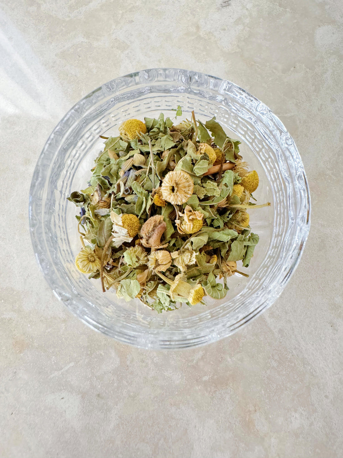 春の夜、心を解きほぐすひととき。自律神経を整える「3つの癒やしハーブ」